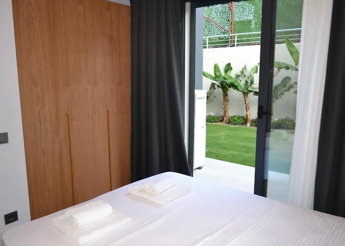 Ayayorgide Odalar Banyolu Sifir * Çeşme